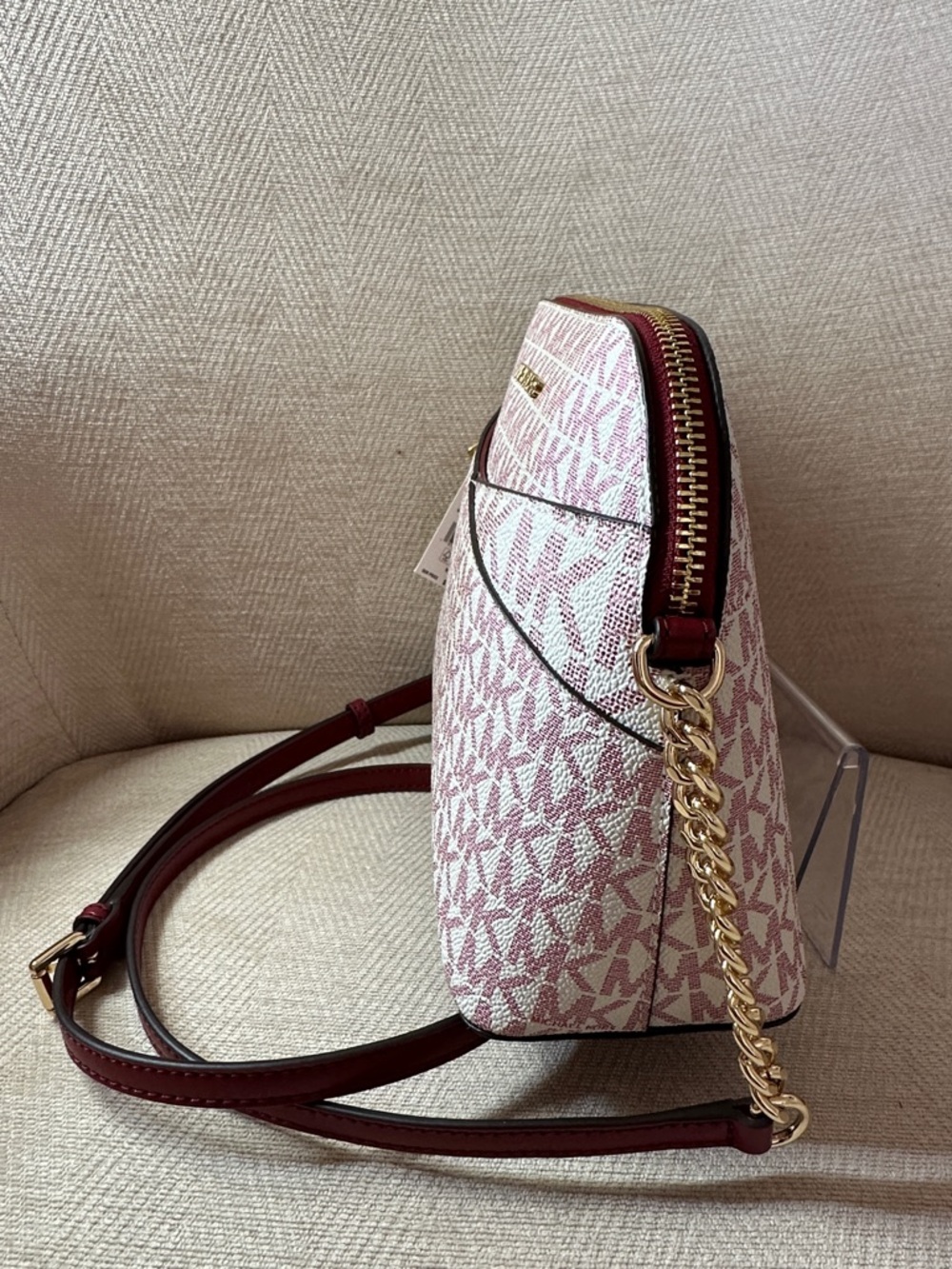 Michael Kors Wine and Pink Crossbody with Gold Chain Detail - Picture 5 of 10
